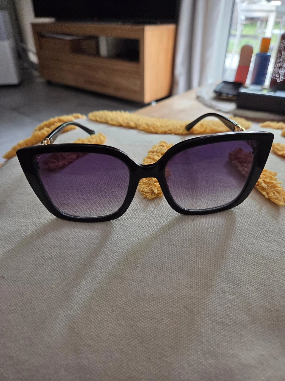 Oversize black sunglasses with gold frames – photo 2